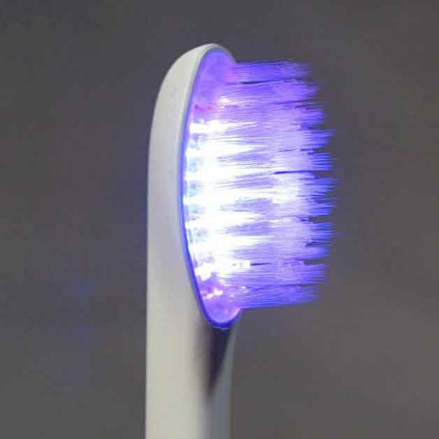 紫色光は、歯のホワイトニングと歯周病ケアを同時に